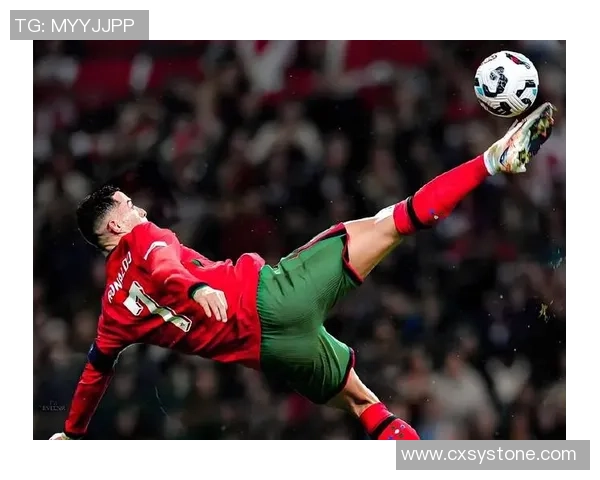 足球球星裤衩引发热议 穿着时尚与比赛表现的完美结合